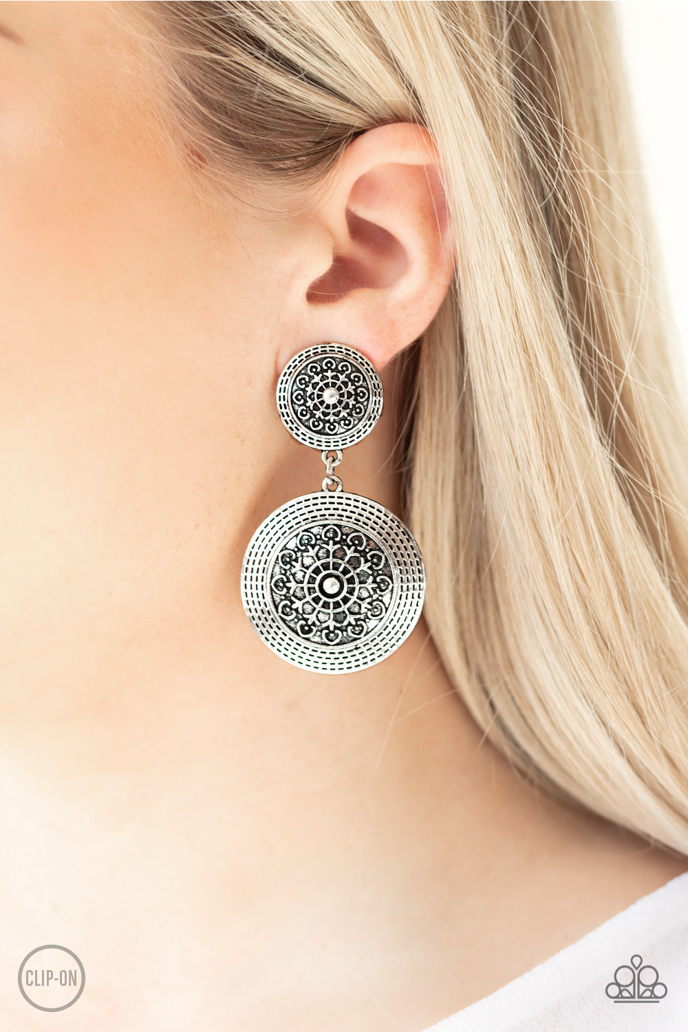 Paparazzi ♥ Magnificent Medallions - Silver ♥ Clip-On