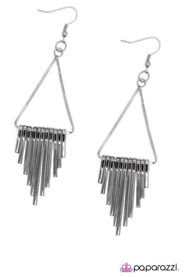 Paparazzi ♥ Spoke Too Soon - Black ♥ Earrings