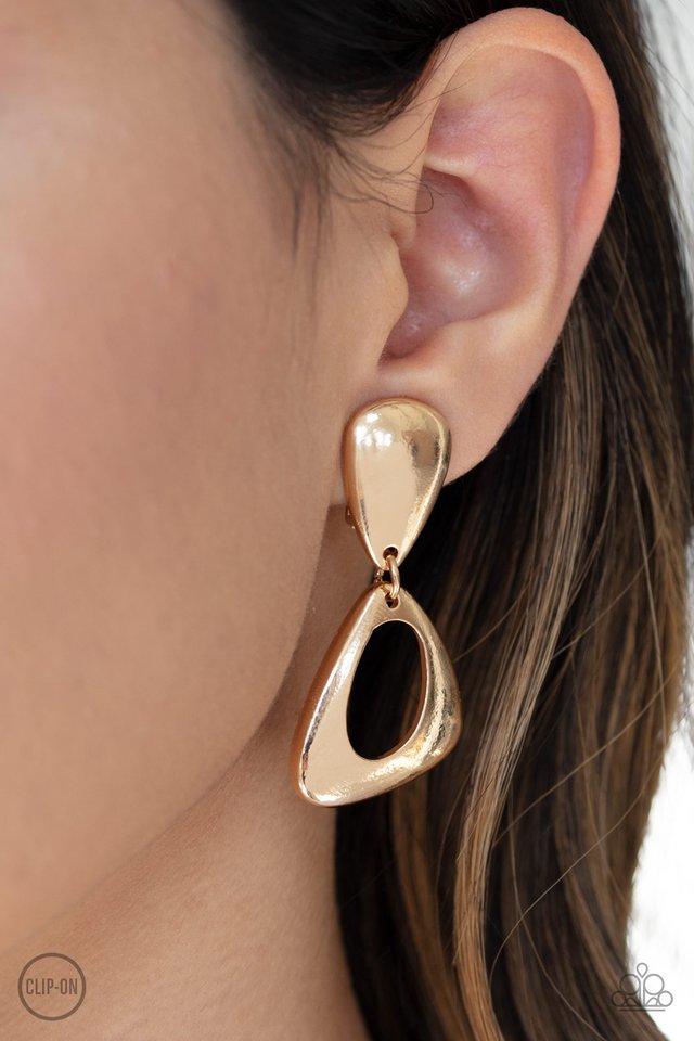 Paparazzi ♥ Going for BROKER - Gold ♥ Clip-On