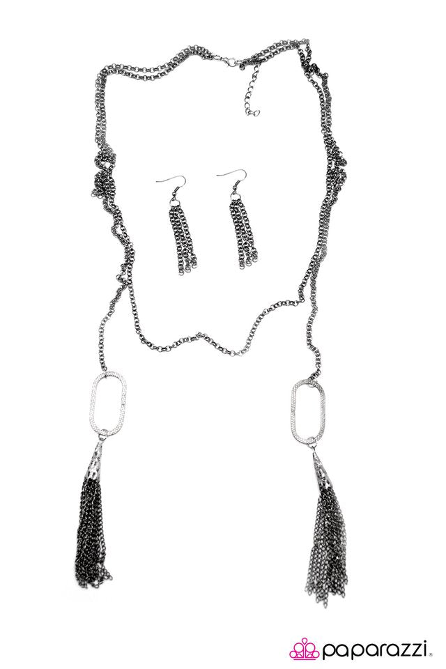 Paparazzi ♥ Center Stage - Black ♥ Necklace