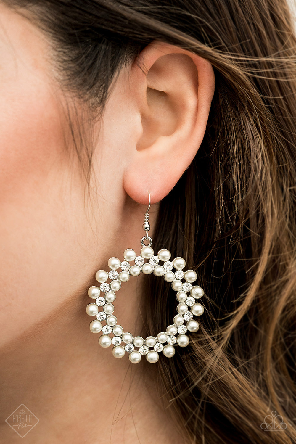 Paparazzi ♥ Pearly Poise ♥ Earrings