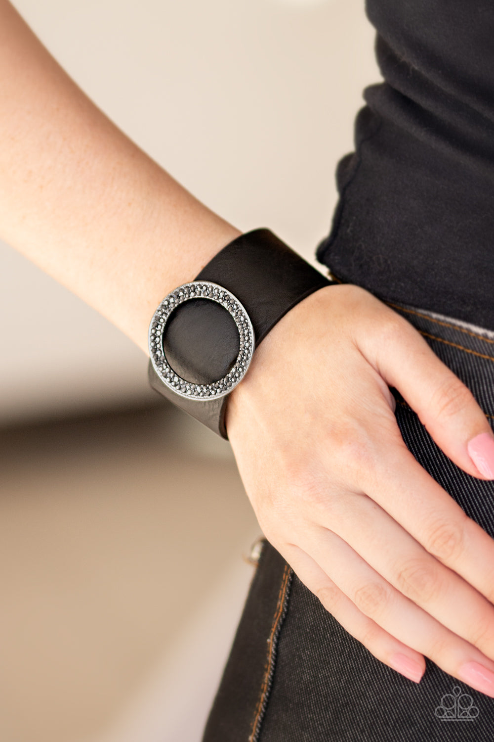 Paparazzi ♥ RING Them In - Black ♥ Bracelet