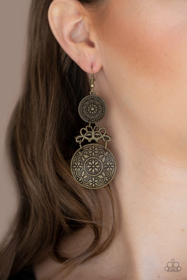 Paparazzi ♥ Garden Adventure - Brass ♥ Earrings