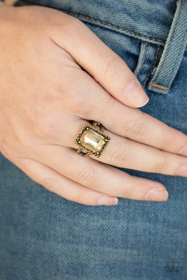 Paparazzi ♥ Utmost Prestige - Brass ♥ Ring