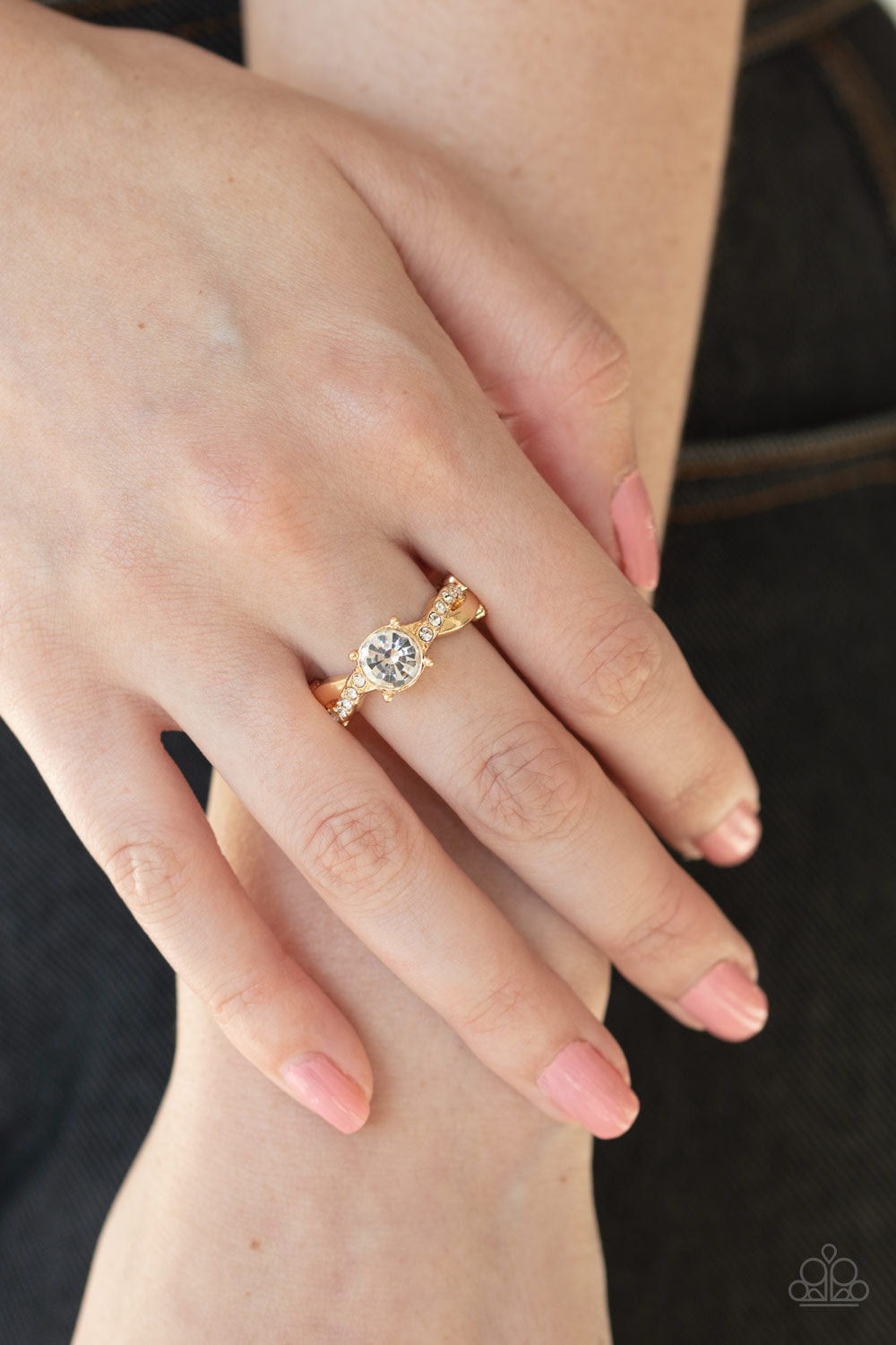 Paparazzi ♥ Prim and Proper - Gold ♥ Ring