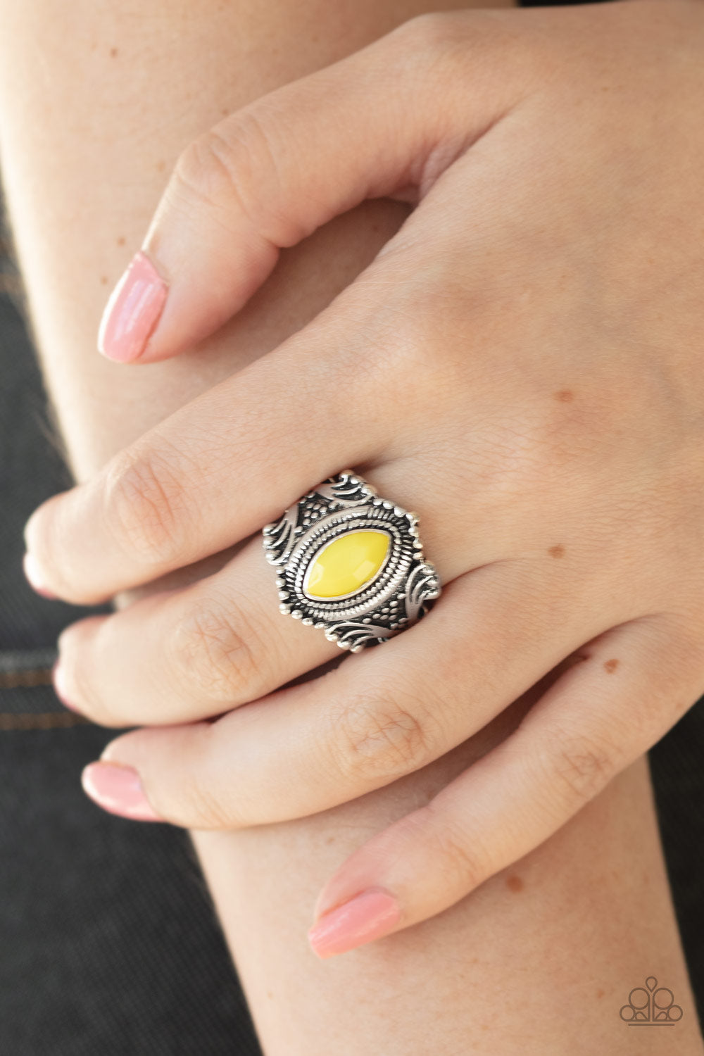 Paparazzi ♥ Tangy Texture - Yellow ♥ Ring