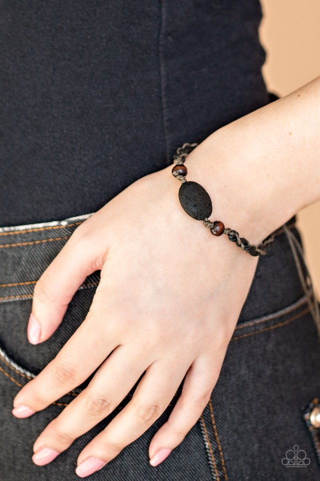 Paparazzi ♥ On The Home Front - Black ♥ Bracelet