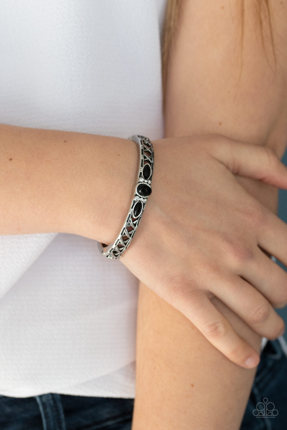 Paparazzi ♥ Caught In The Cross HEIRS - Black ♥ Bracelet