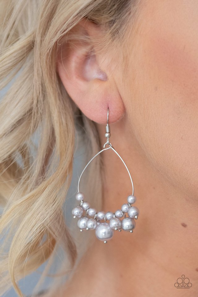 Paparazzi ♥ 5th Avenue Appeal - Silver ♥ Earrings