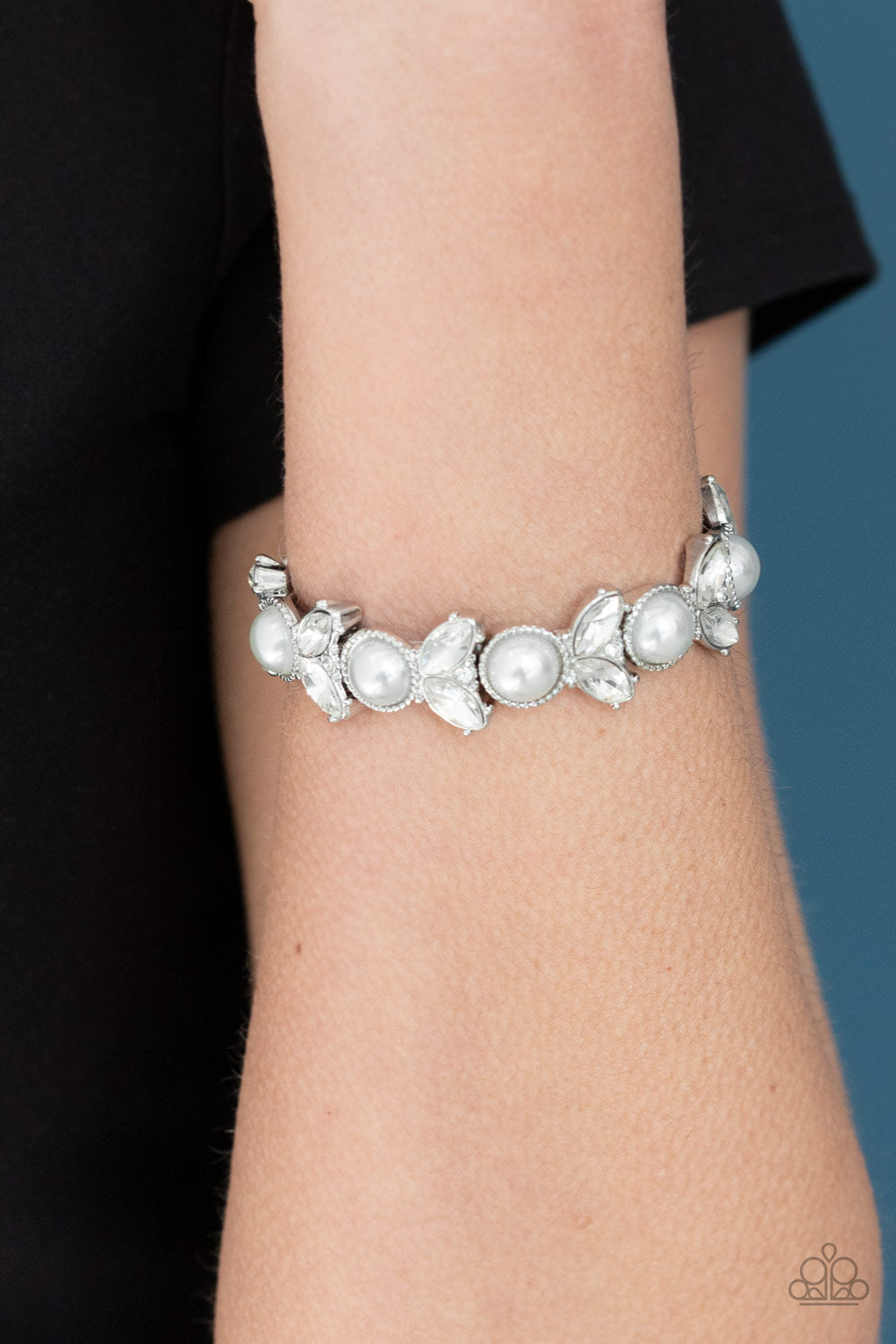 Paparazzi ♥ Opulent Oasis - White ♥ Bracelet