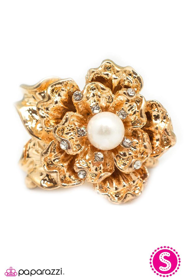 Paparazzi ♥ Sweet Surrender - Gold ♥ Ring