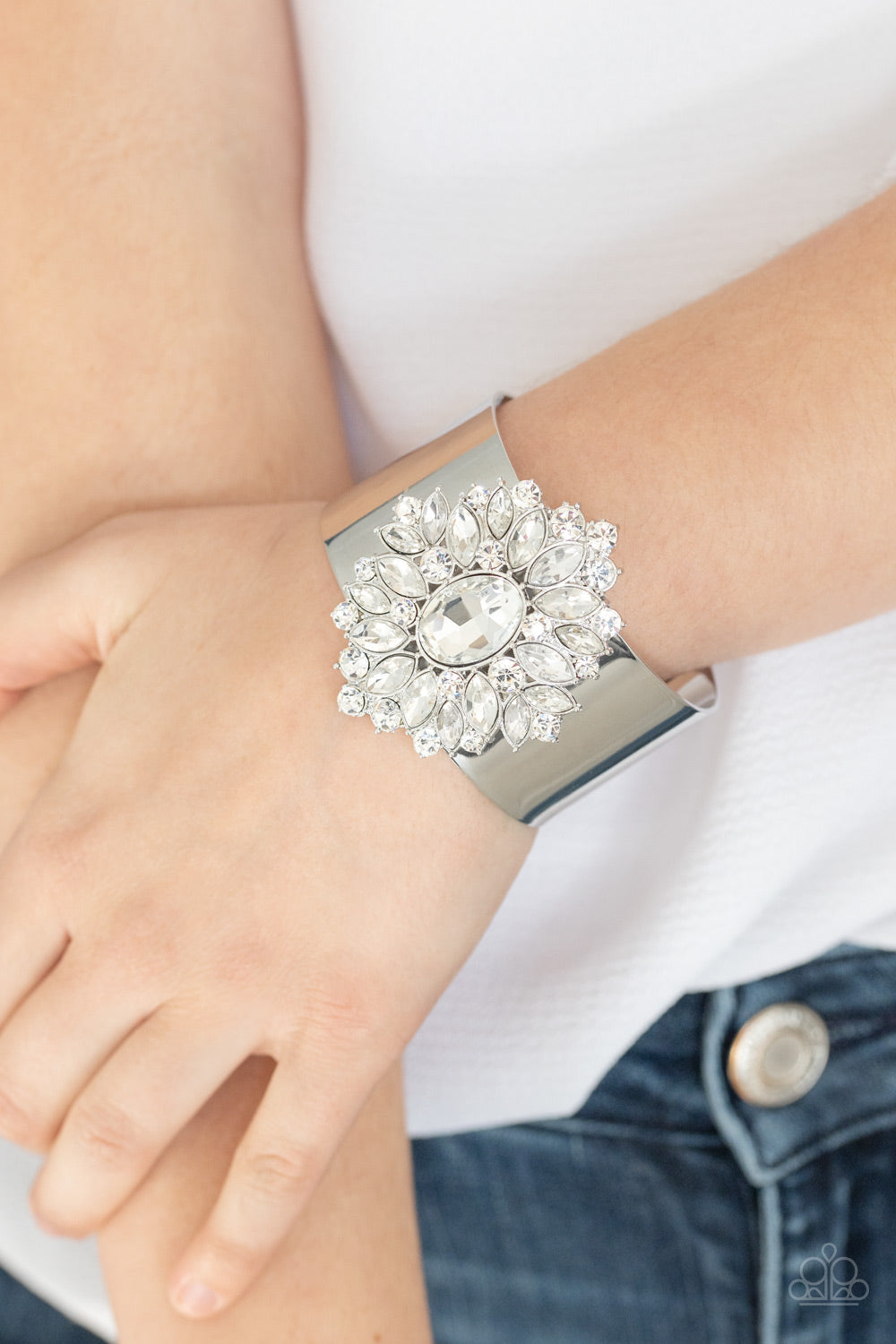 Paparazzi ♥ The Fashionmonger - White ♥ Bracelet