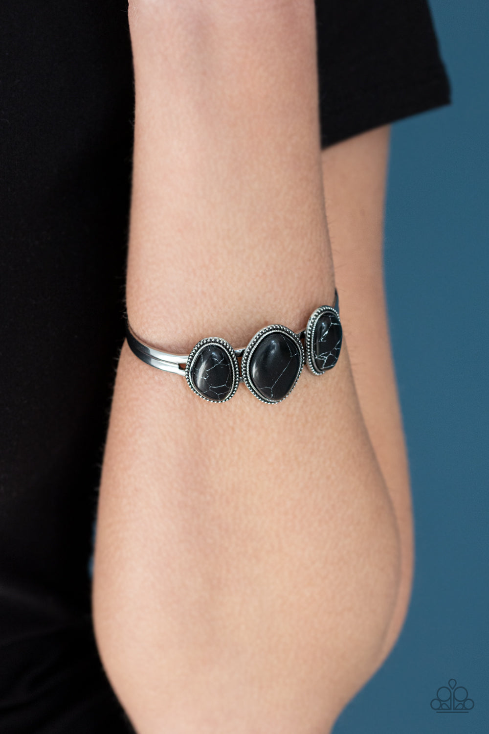 Paparazzi ♥ Stone Shrine - Black ♥ Bracelet