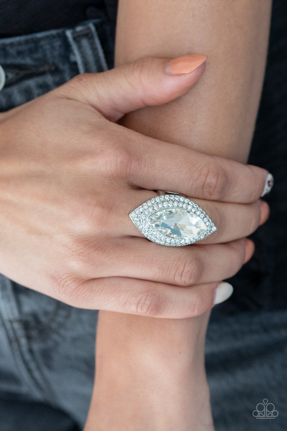 Paparazzi ♥ Jaw-Dropping Dazzle - White ♥ Ring