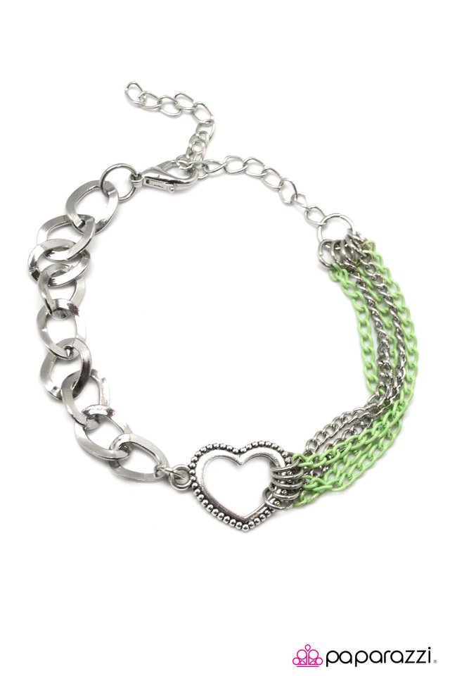 Paparazzi ♥ First Date - Green ♥ Bracelet