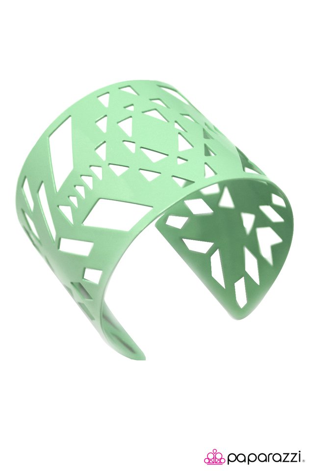 Paparazzi ♥ Santa Cruzin - Green ♥ Bracelet