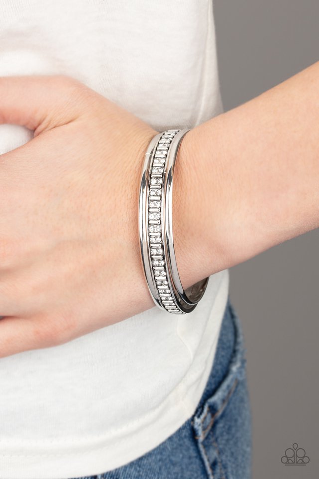 Paparazzi ♥ Flawless Flaunter - White ♥ Bracelet