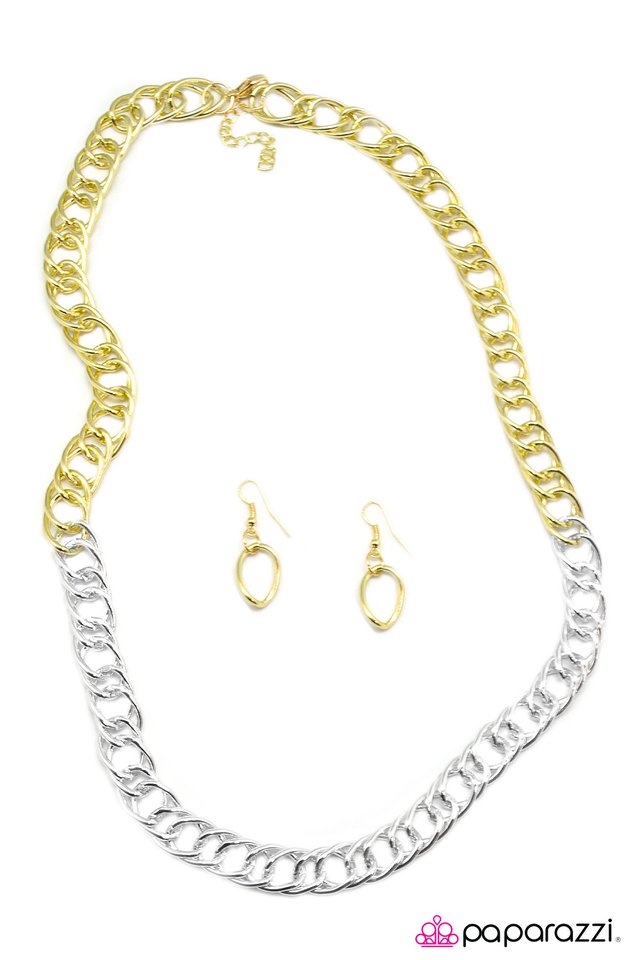 Paparazzi ♥ Walk This Way - Gold ♥ Necklace