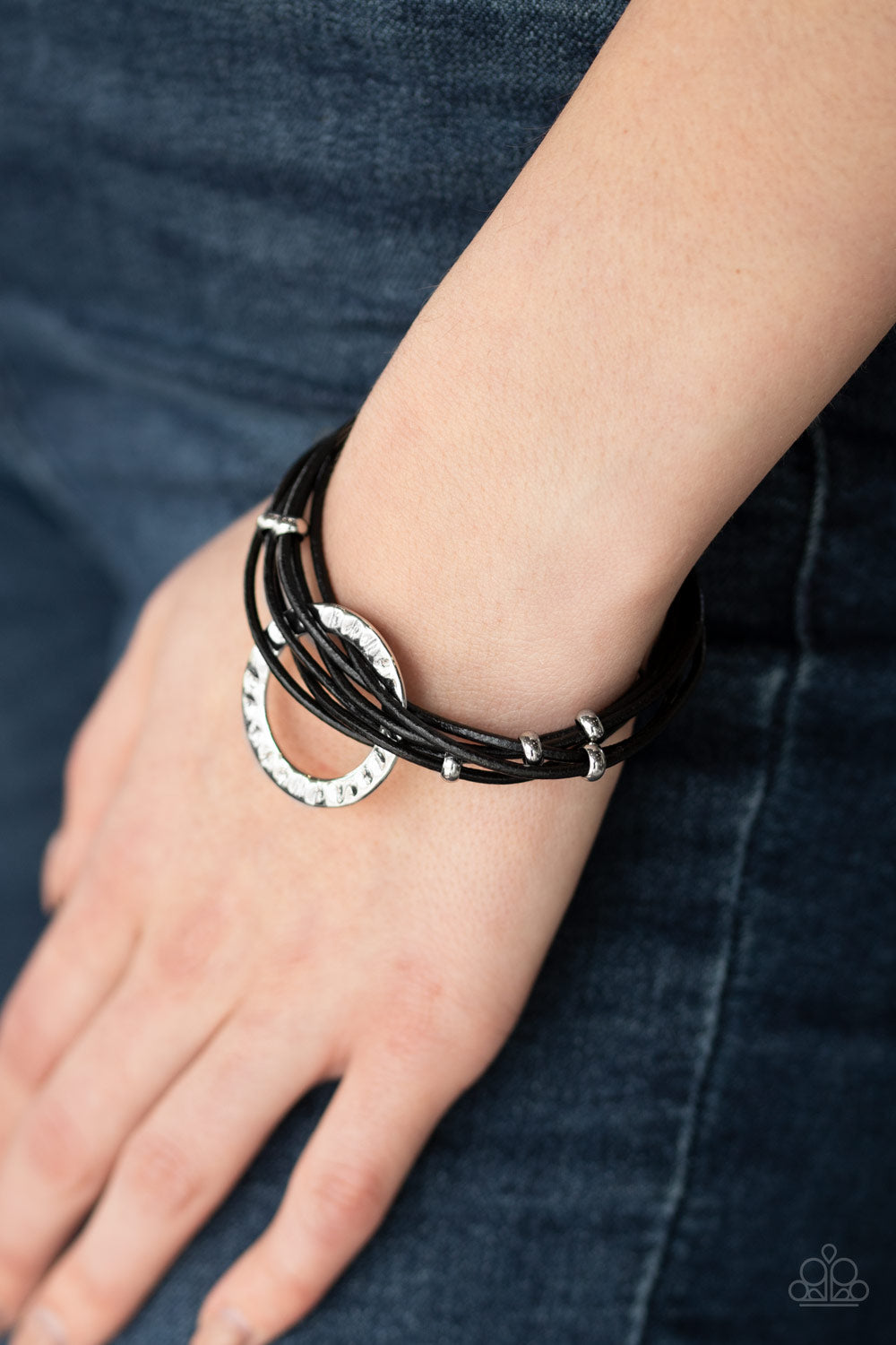 Paparazzi ♥ Magnetic Muse - Black ♥ Bracelet