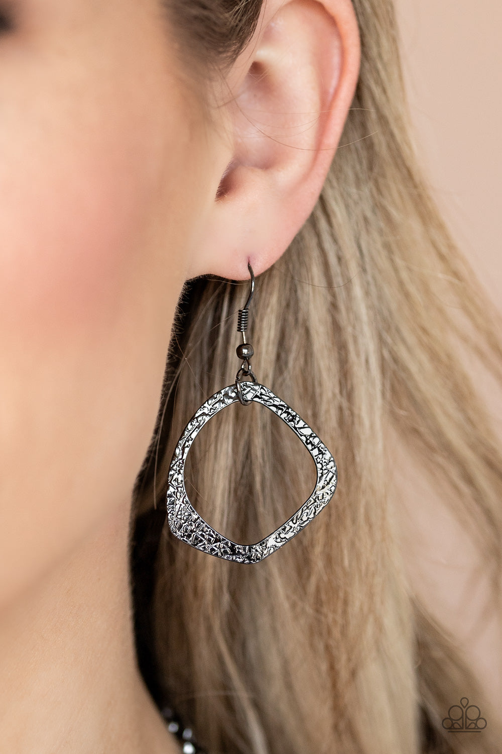 Paparazzi ♥ Salvage Yard - Black ♥ Necklace