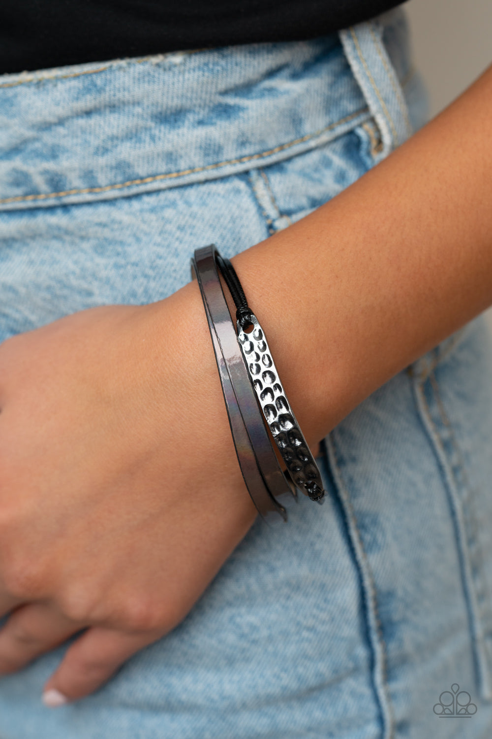 Paparazzi ♥ High-Strung Style - Black ♥ Bracelet