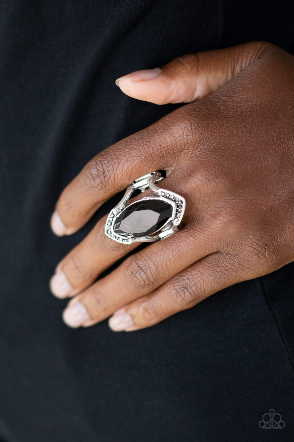 Paparazzi ♥ Leading Luster - Black ♥ Ring