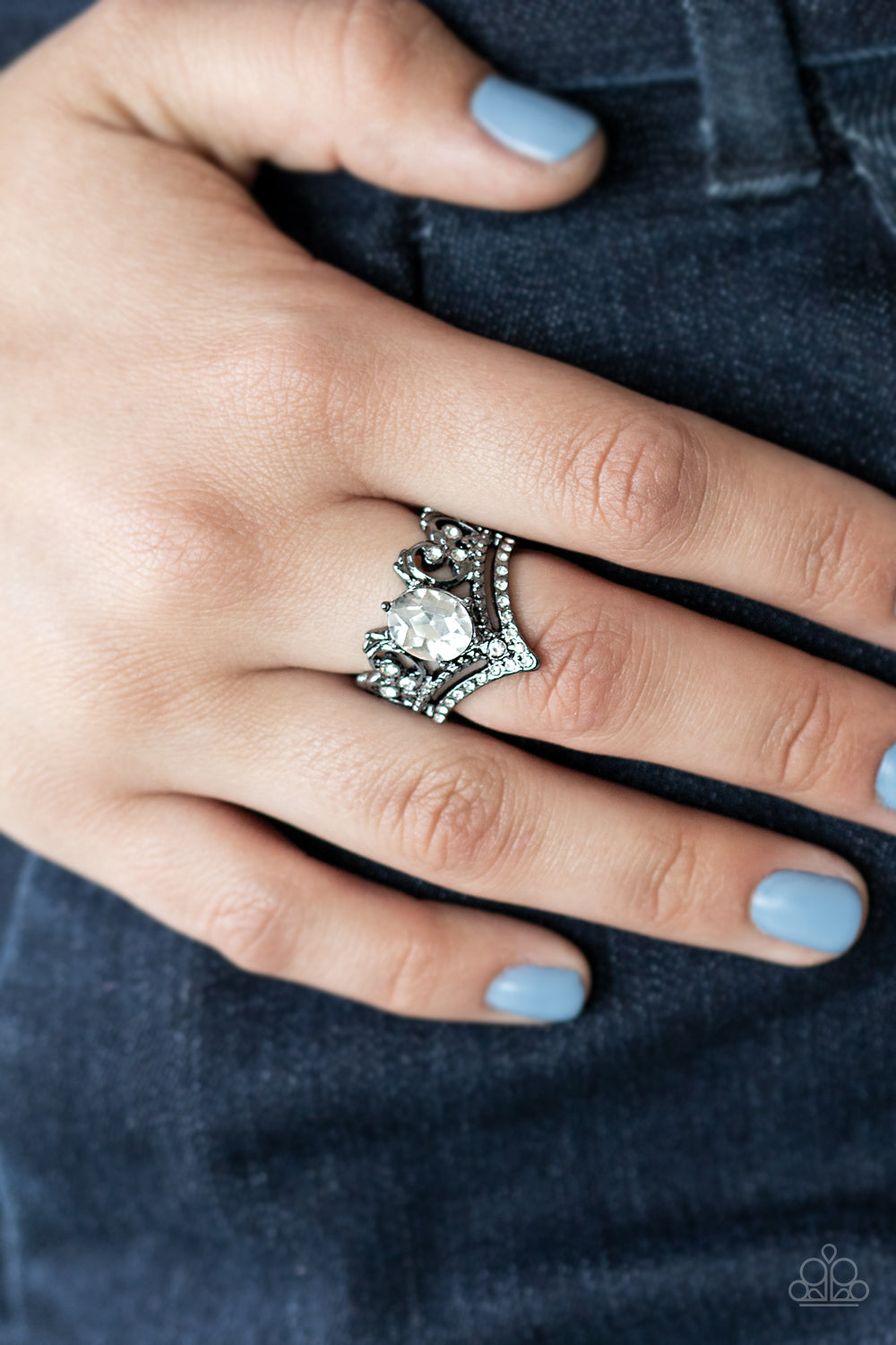 Paparazzi ♥ Metro Queen - Black ♥ Ring