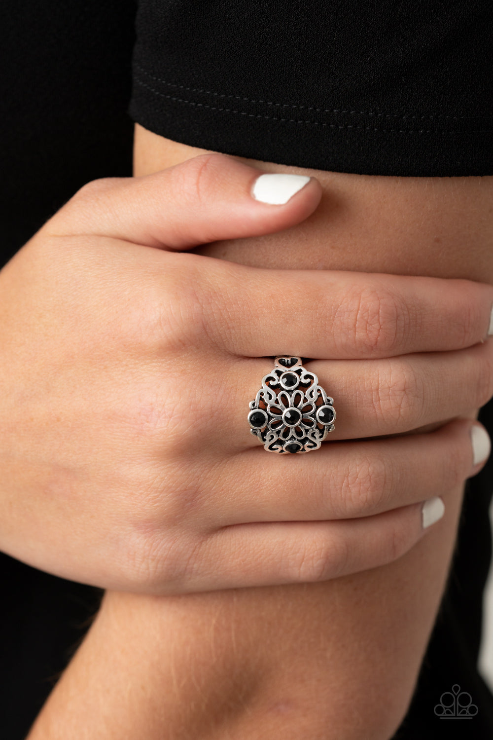 Paparazzi ♥ One DAISY At A Time - Black ♥ Ring