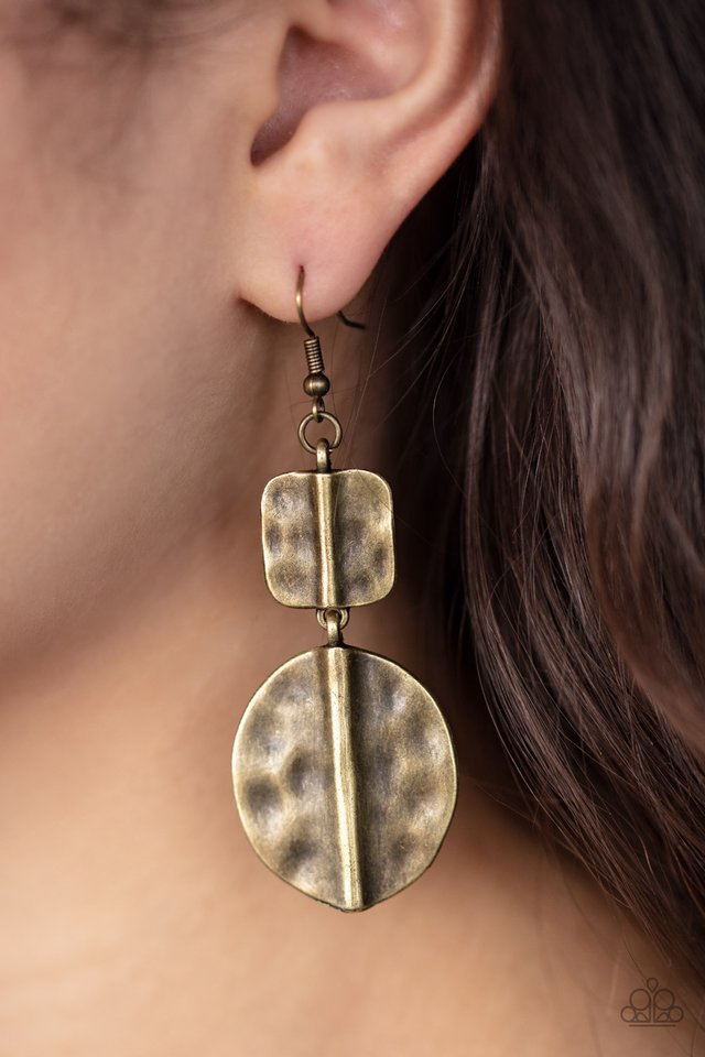 Paparazzi ♥ Lure Allure - Brass ♥ Earrings