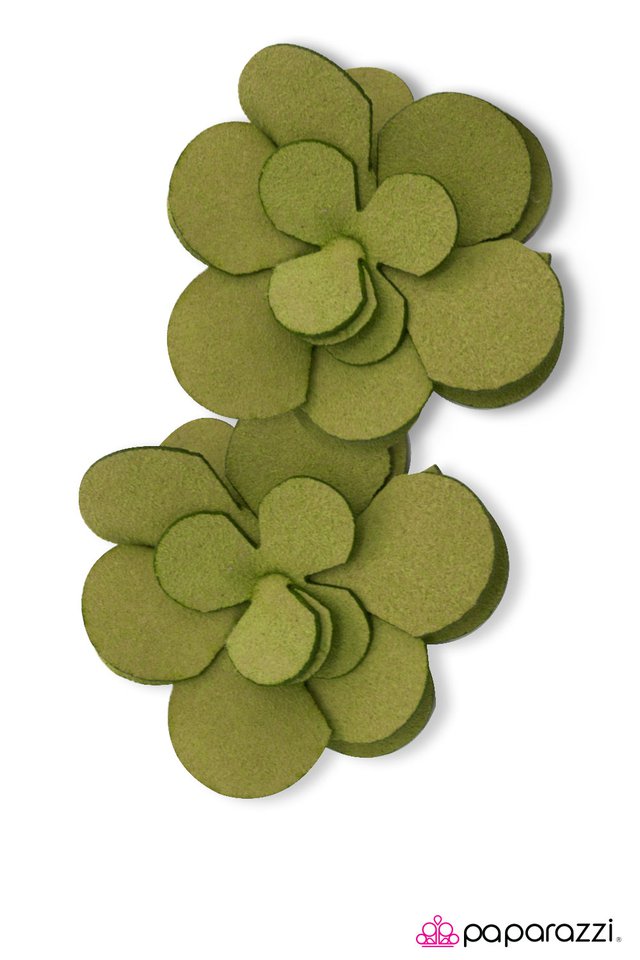 Paparazzi ♥ Canterbury Bells - Green ♥ Hair Clip