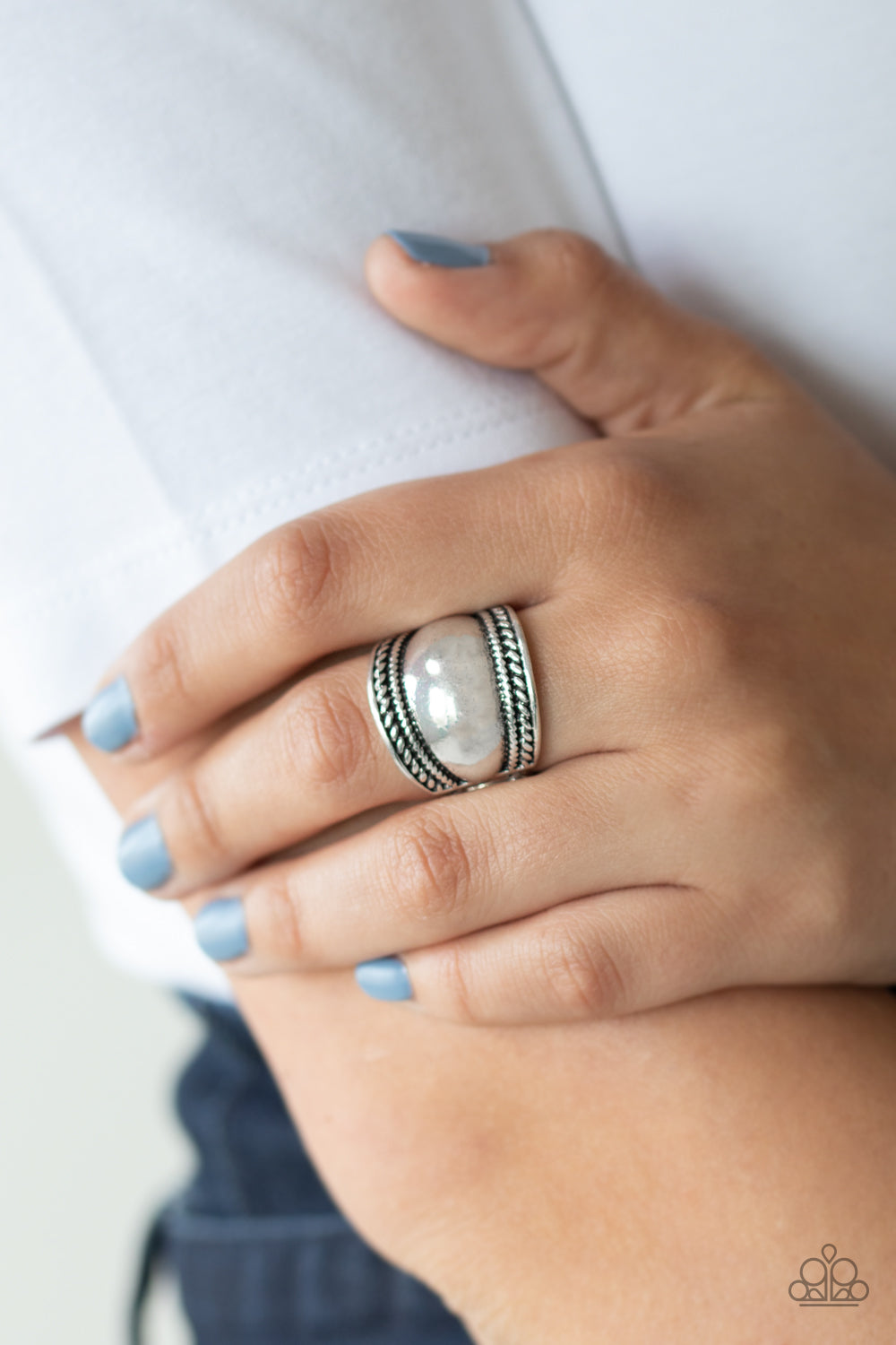 Paparazzi ♥ Bucking Trends - Silver ♥ Ring