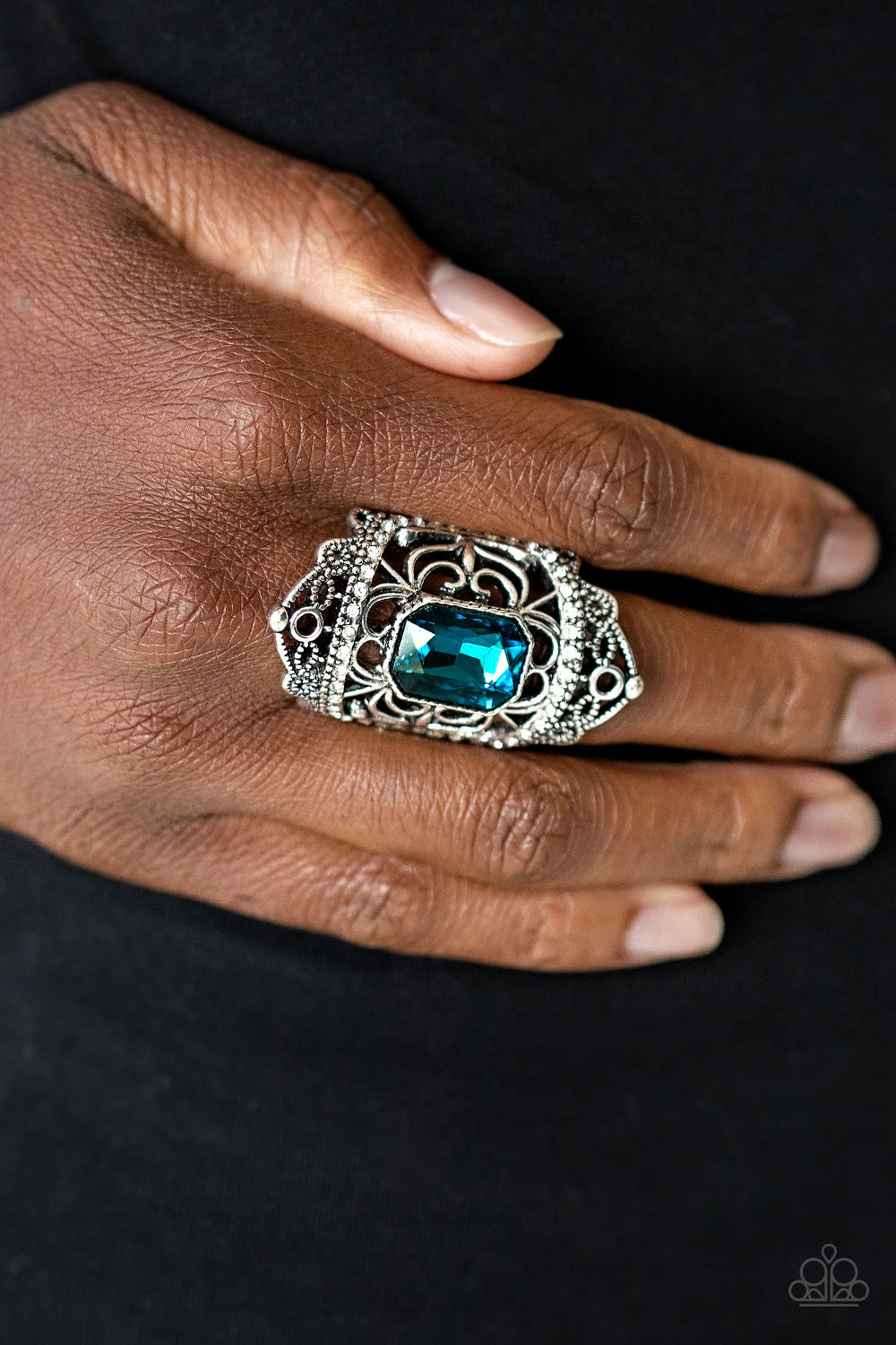 Paparazzi ♥ Undefinable Dazzle - Blue ♥ Ring