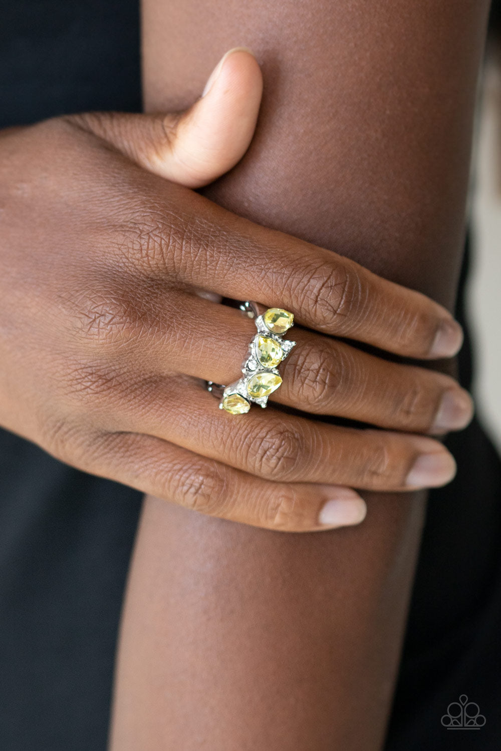 Paparazzi ♥ Majestically Modern - Yellow ♥ Ring