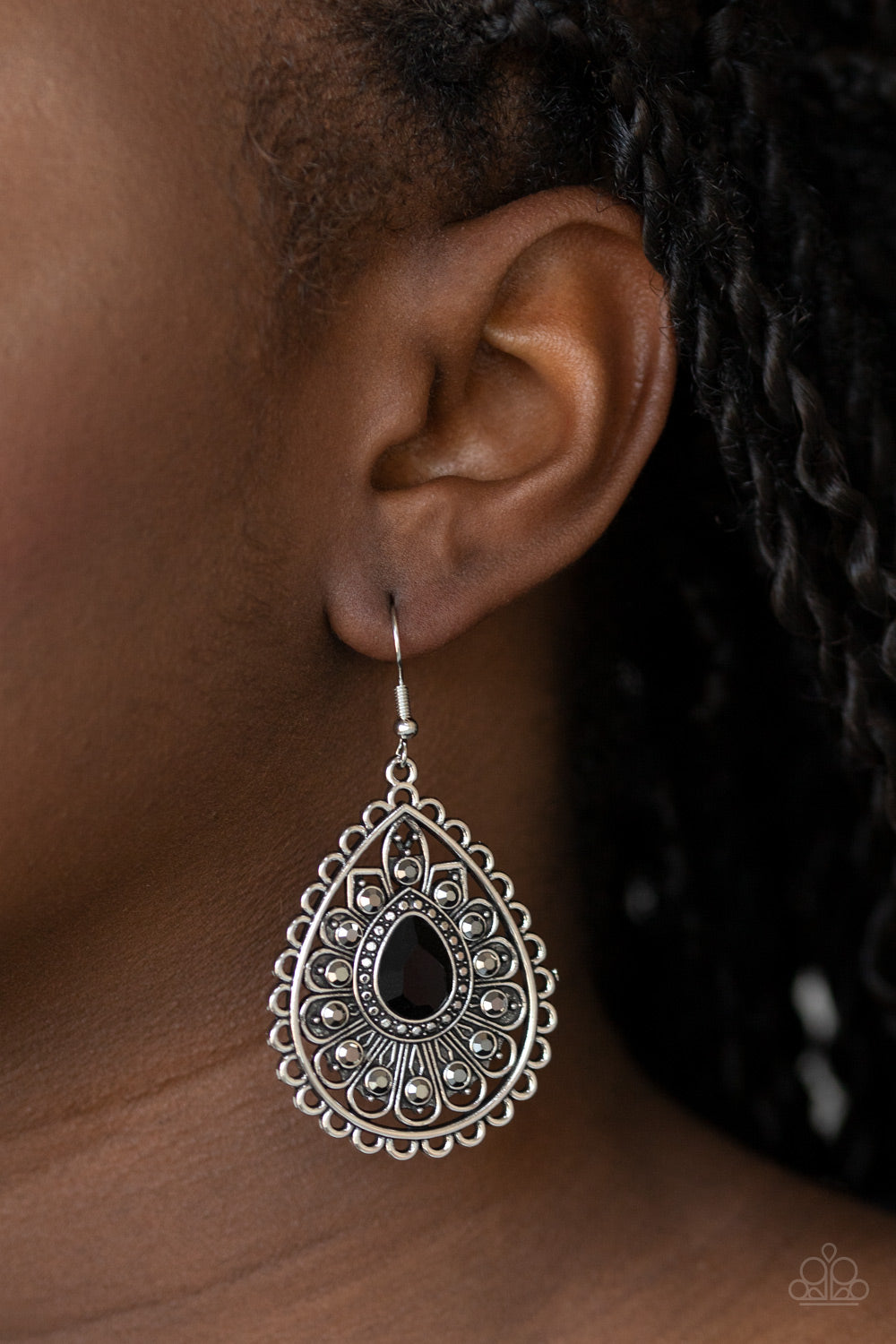 Paparazzi ♥ Eat, Drink, and BEAM Merry - Black ♥ Earrings