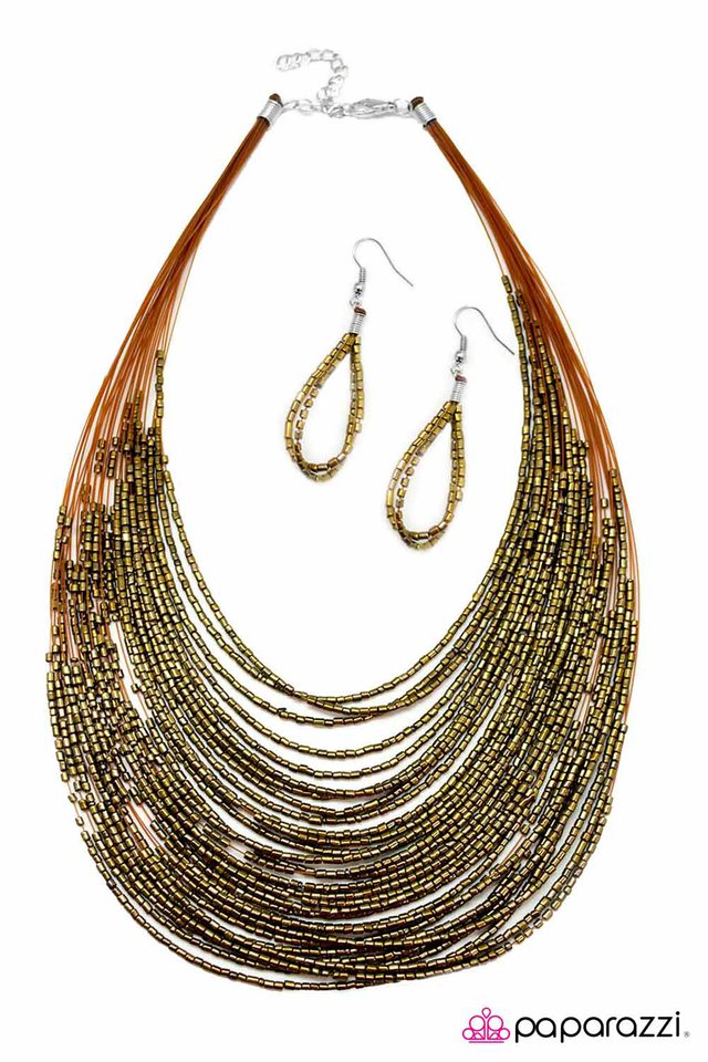 Paparazzi ♥ Catwalk Queen - Brass ♥ Necklace