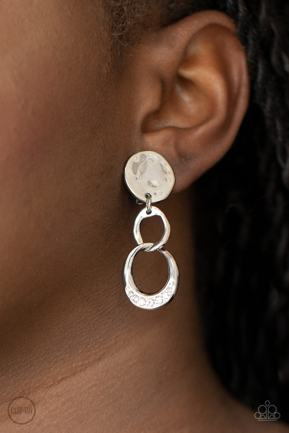Paparazzi ♥ Reshaping Refinement - White ♥ Clip-On