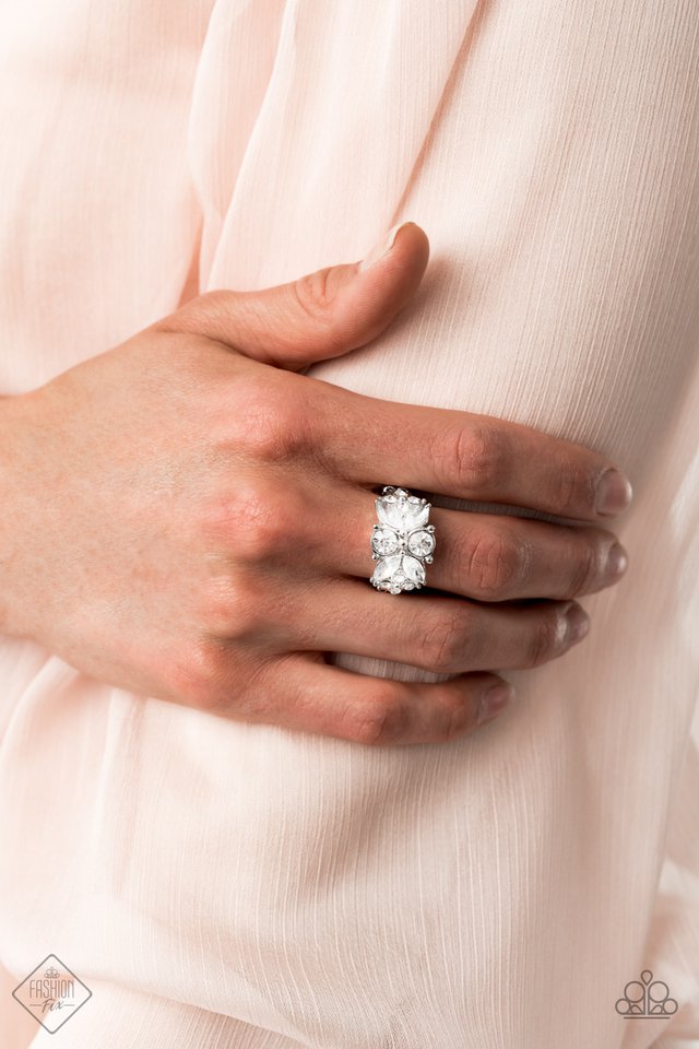 Paparazzi ♥ Sparkly State of Mind - White ♥ Ring