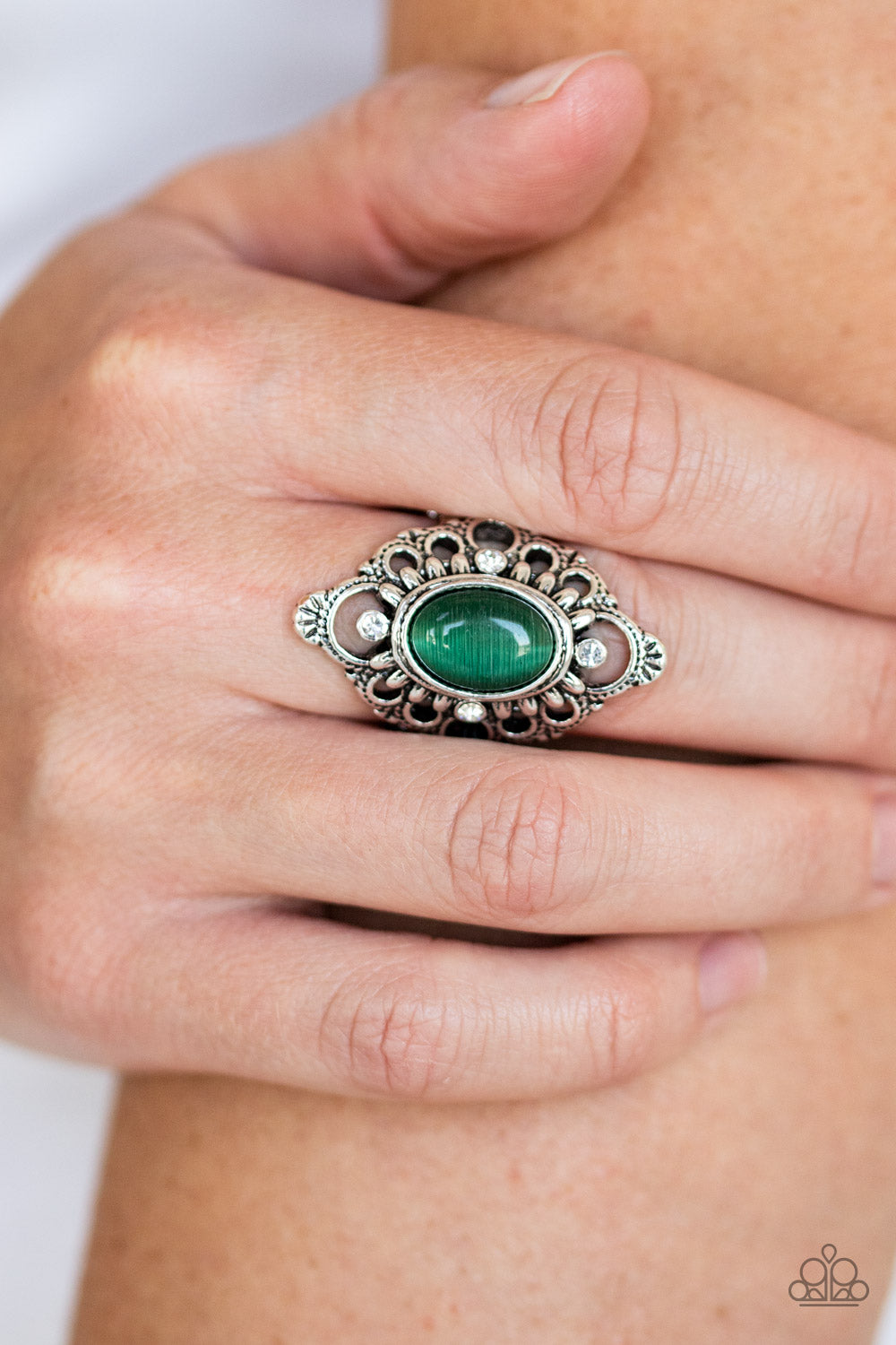 Paparazzi ♥ Elegantly Enchanted - Green ♥ Ring