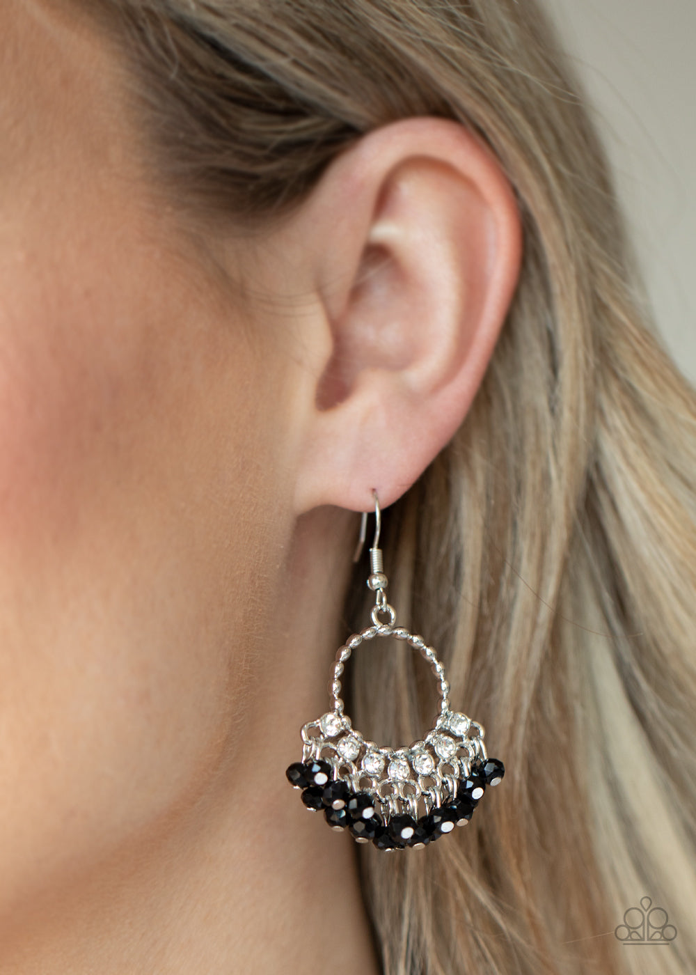 Paparazzi ♥ Charmingly Cabaret - Black ♥ Earrings