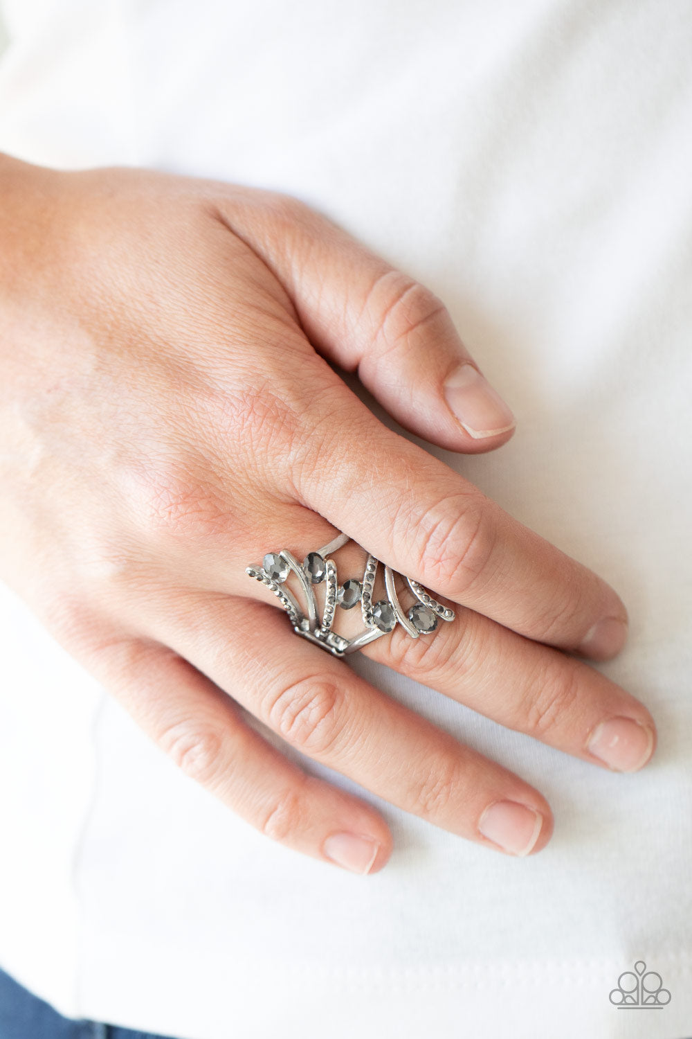 Paparazzi ♥ Majestic Marvel - Silver ♥ Ring