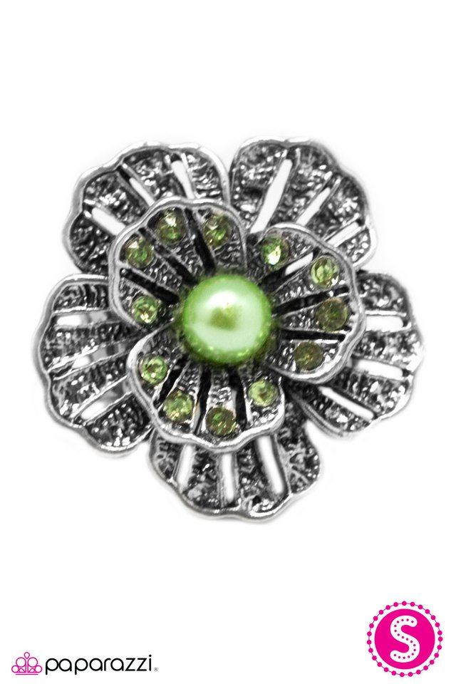 Paparazzi ♥ Vanity Fair - Green ♥ Ring