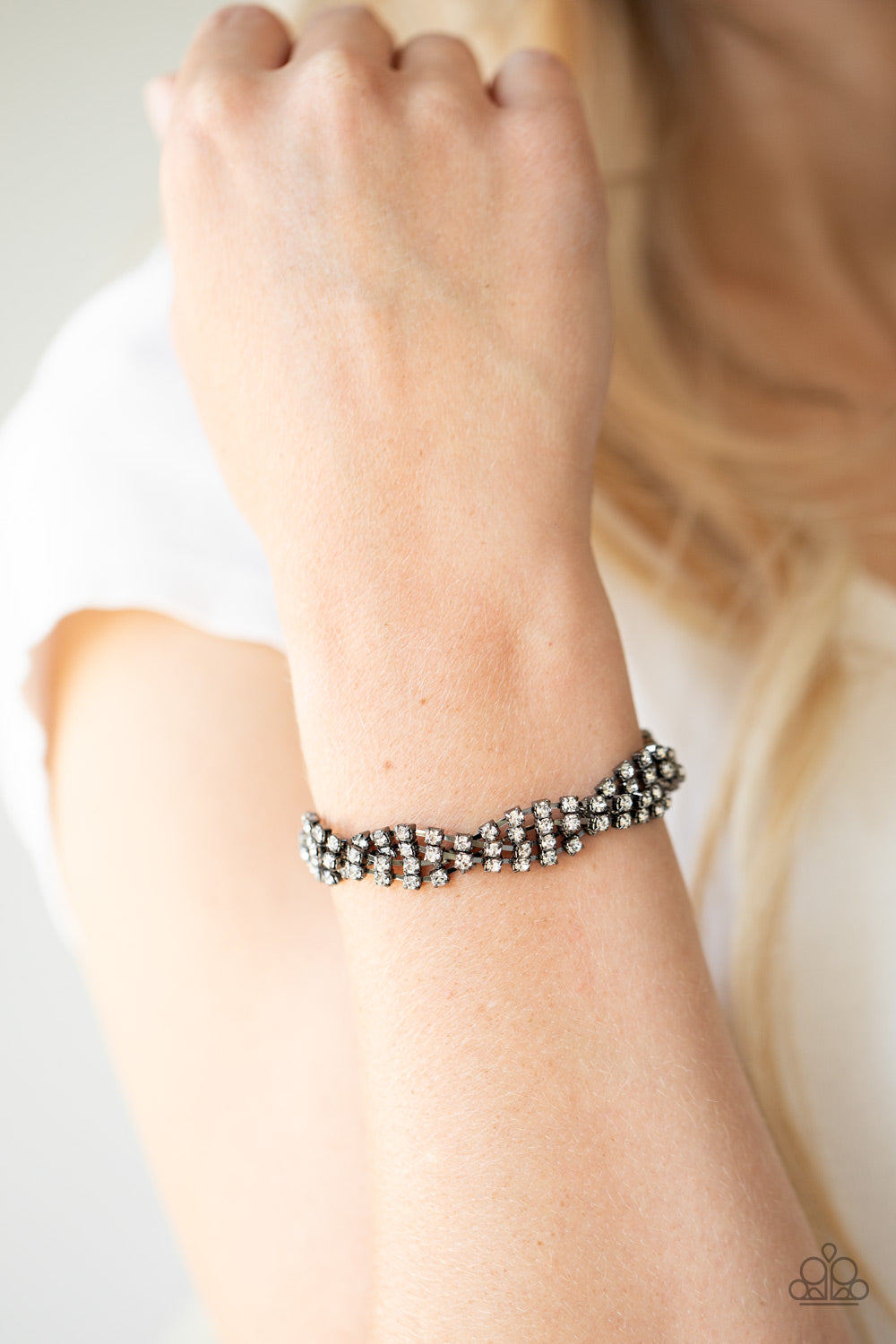 Paparazzi ♥ Twists and Turns - Black ♥ Bracelet