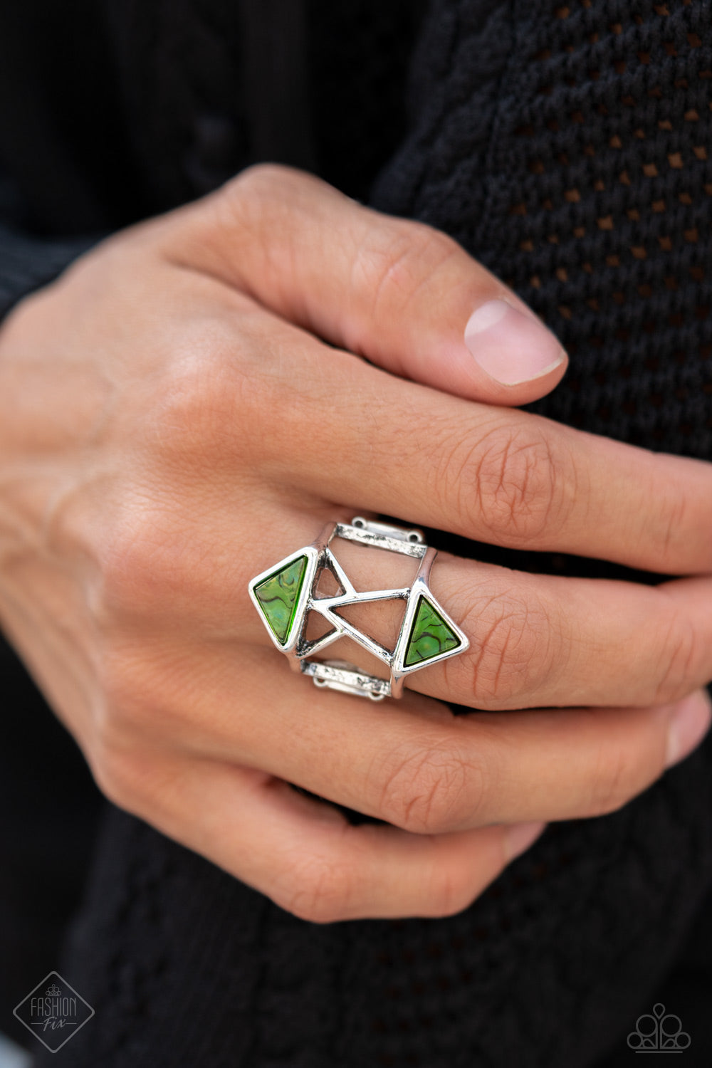 Paparazzi ♥ Making Me Edgy - Green ♥ Ring