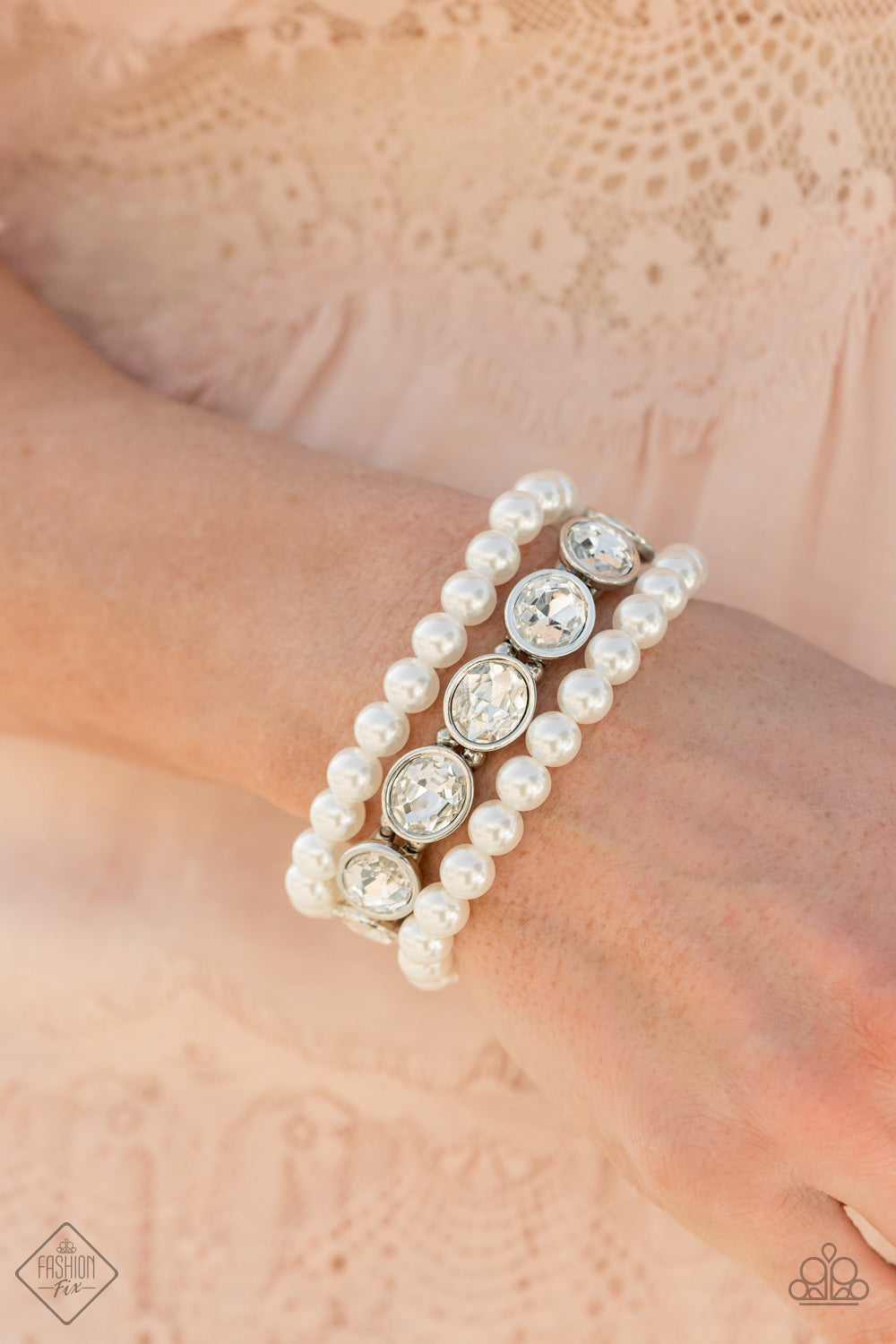 Paparazzi ♥ Flawlessly Flattering - White ♥ Bracelet