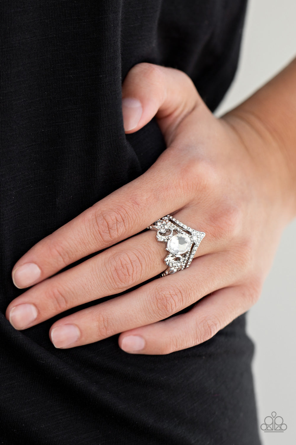 Paparazzi ♥ Metro Queen - White ♥ Ring