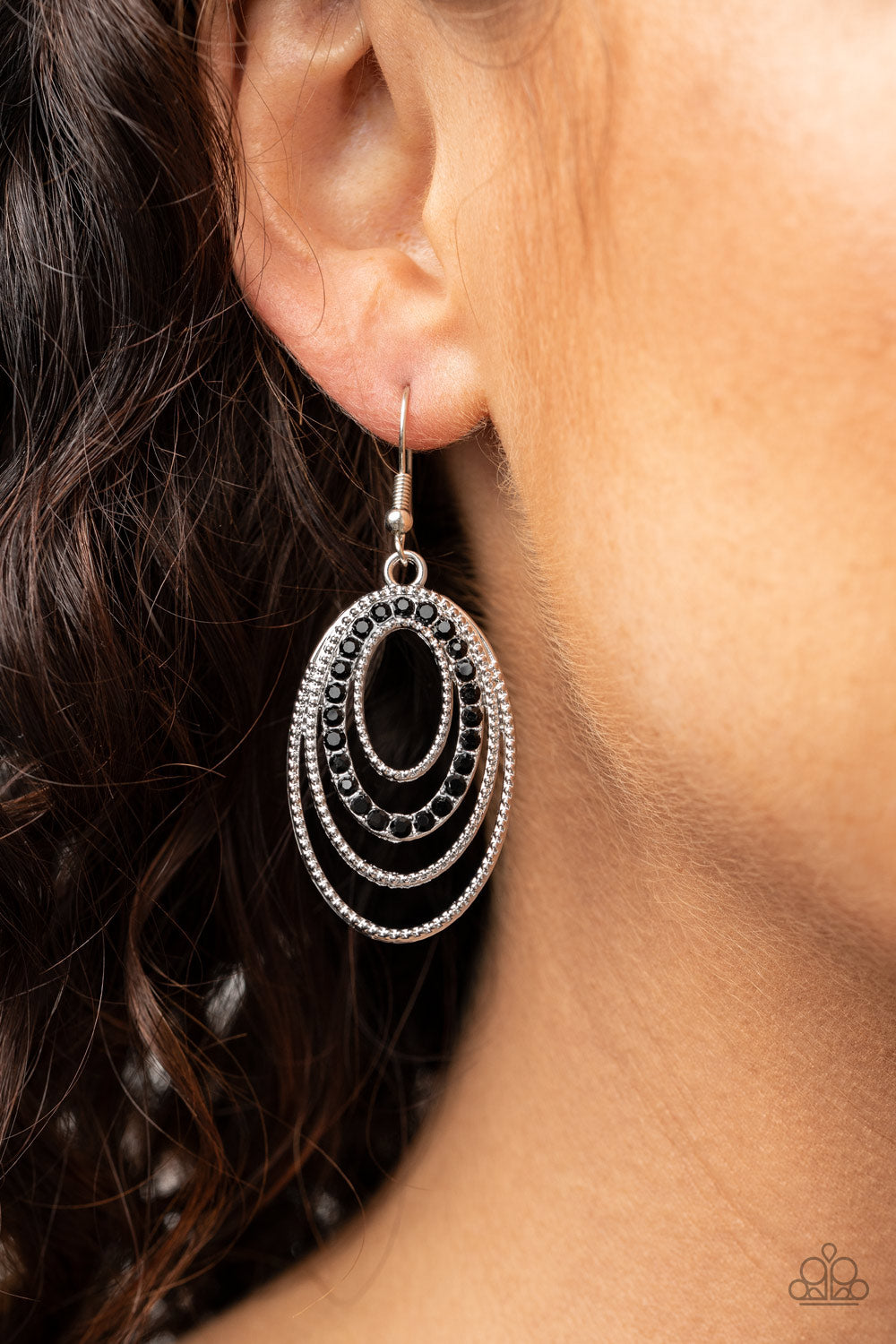 Paparazzi ♥ Date Night Diva - Black ♥ Earrings