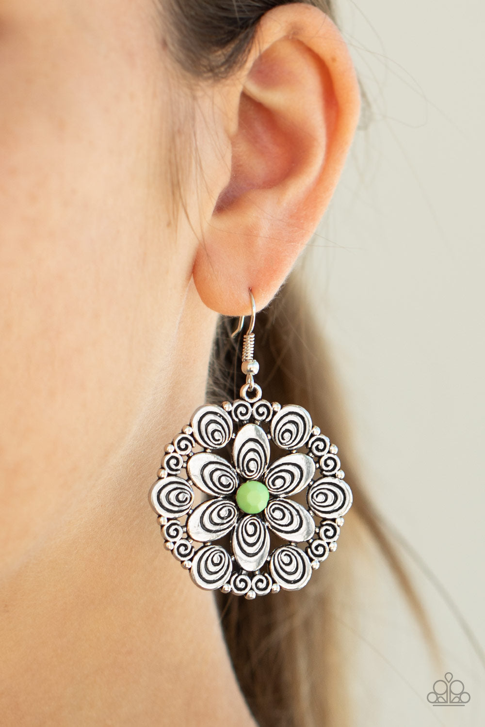 Paparazzi ♥ Grove Groove - Green ♥ Earrings