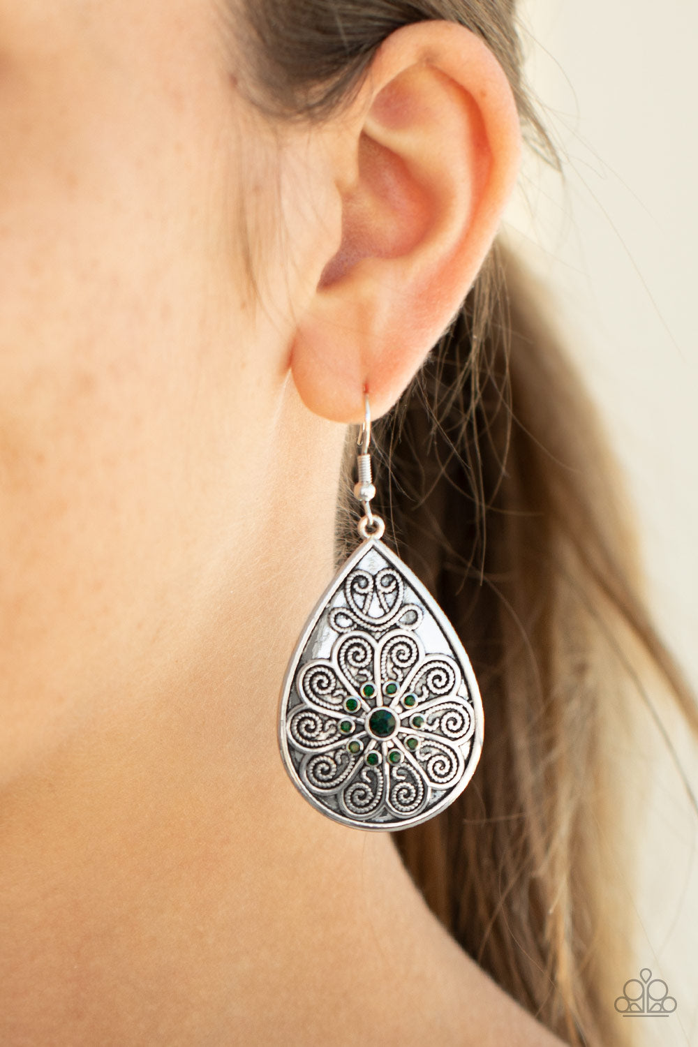 Paparazzi ♥ Banquet Bling - Green ♥ Earrings