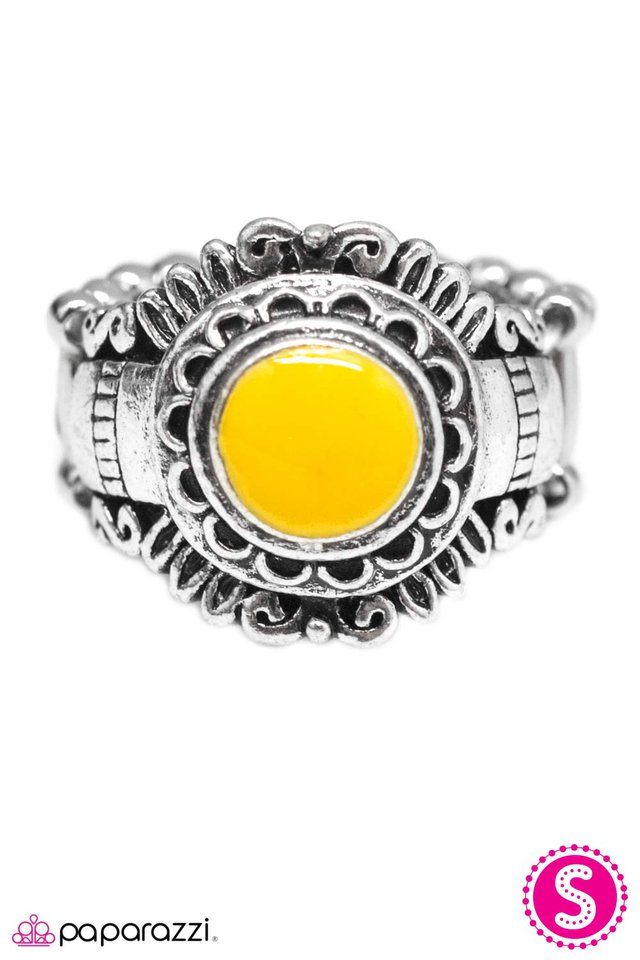 Paparazzi ♥ Carefree Canary - Yellow ♥ Ring