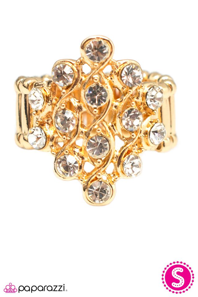 Paparazzi ♥ Showstopper - Gold ♥ Ring
